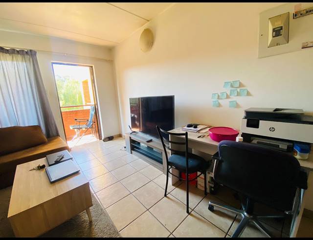 2 BEDROOM TOWNHOUSE FOR SALE IN CASTLEVIEW